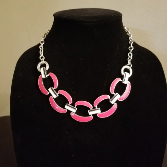 RED/WHITE NECKLACE ON SILVER CHAIN - Picture 1 of 2